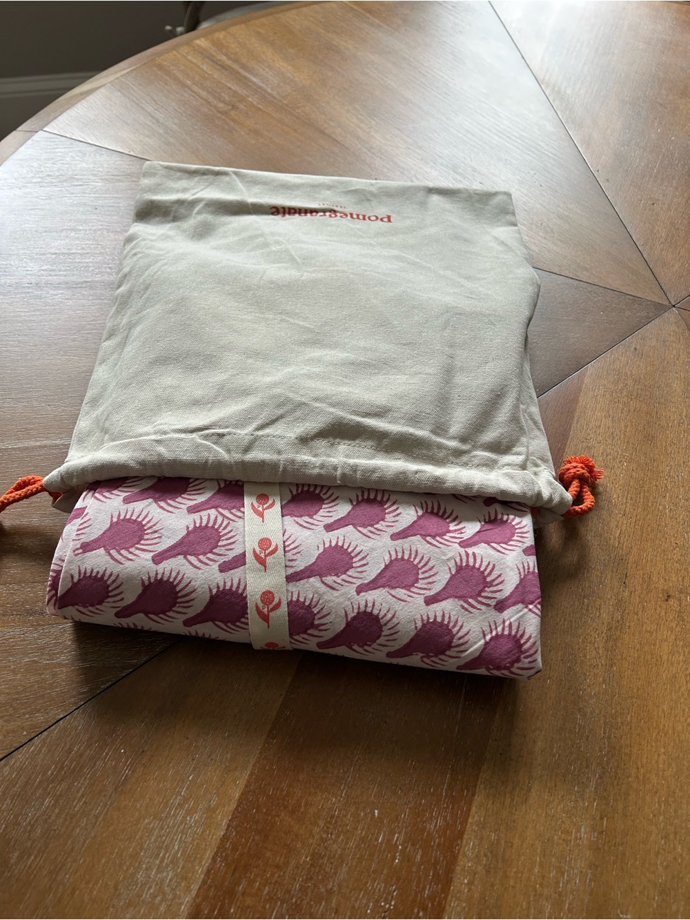 Pomegranate 90 inch round tablecloth  NWT.   Geo feather Fuchsia - Picture 3 of 3
